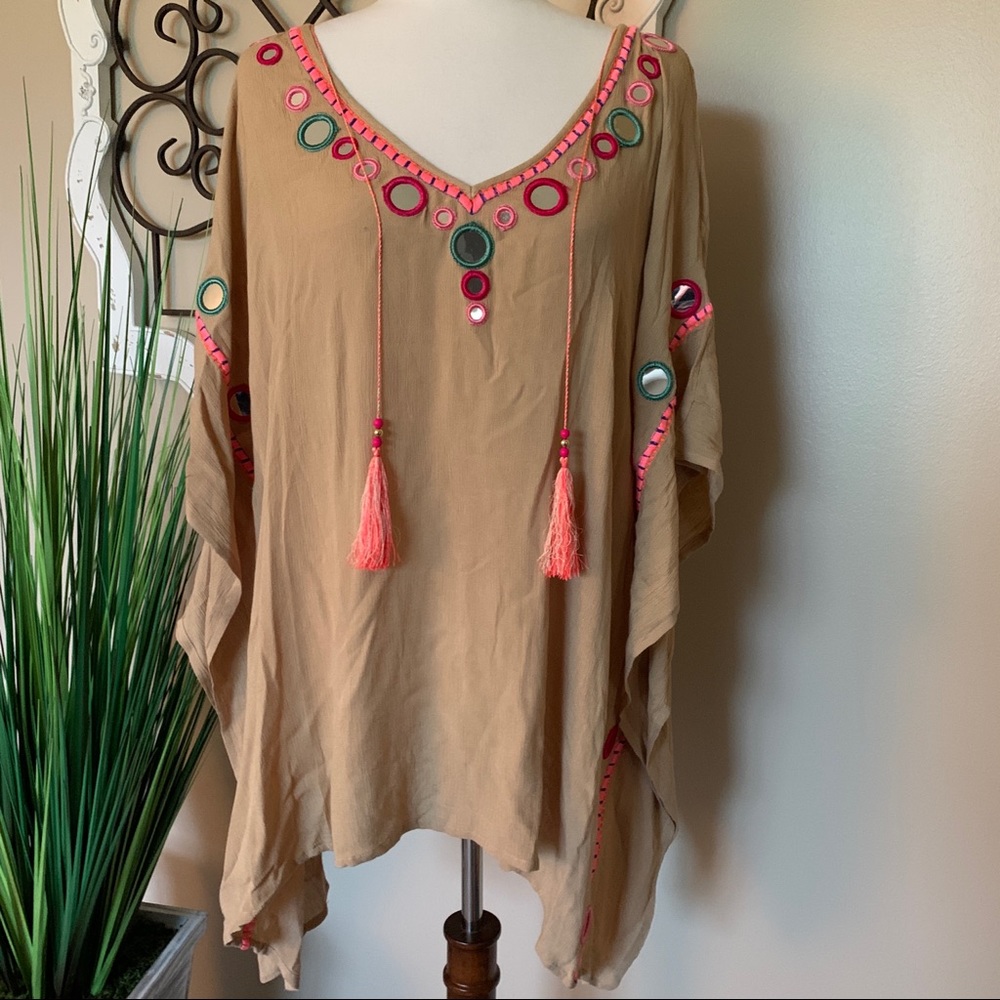 NWT KAKTUS Size L/XL V Neck Unique Mirrored and Poncho